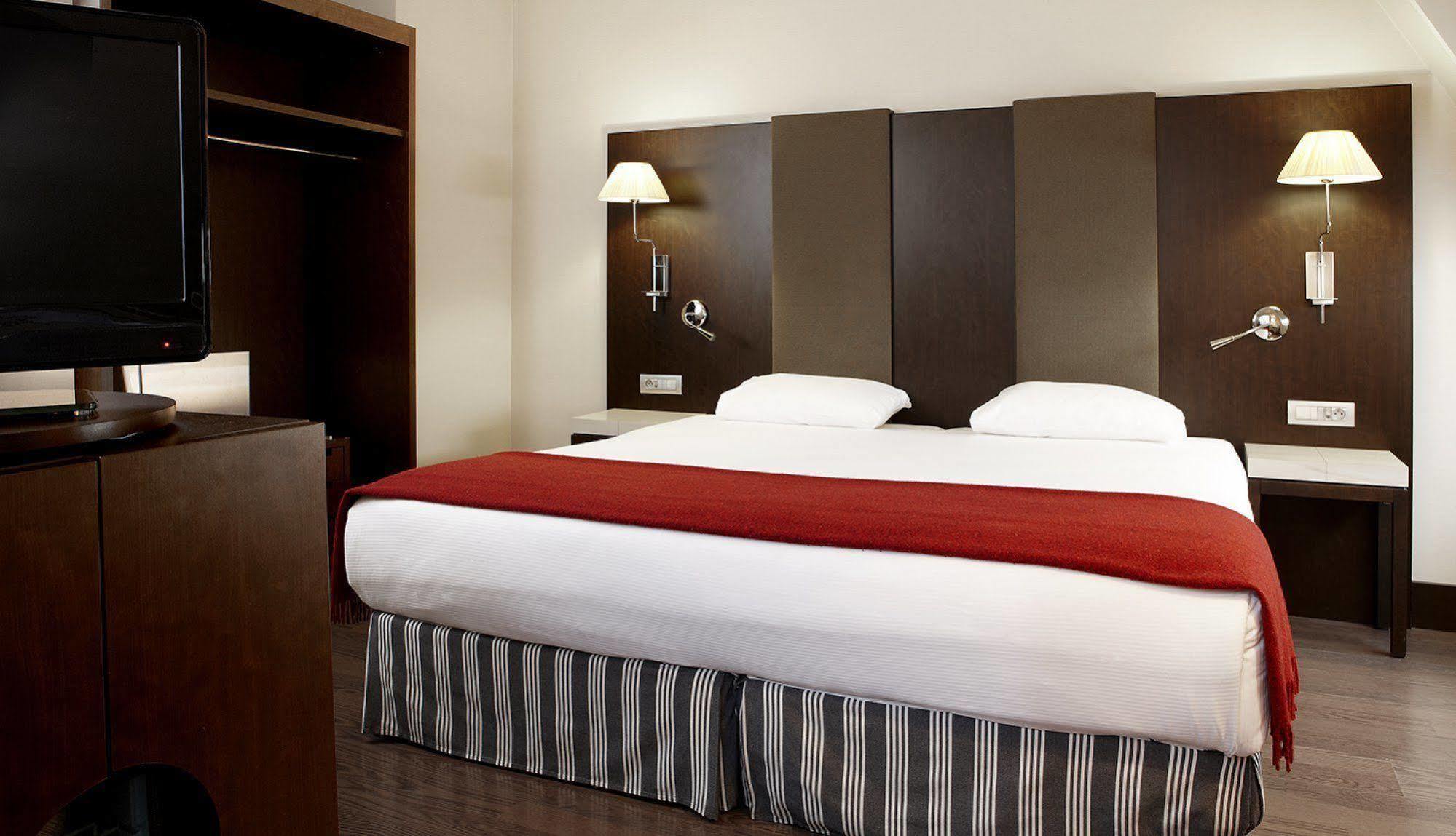 Nh Brussels Louise Hotel Saint-Gilles Екстериор снимка
